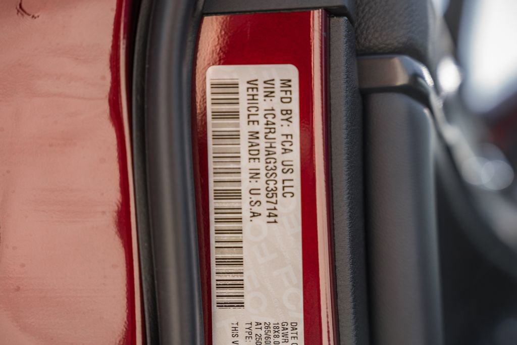 New 2025 Jeep Grand Cherokee Laredo X w/ Luxury Tech Group I image 35