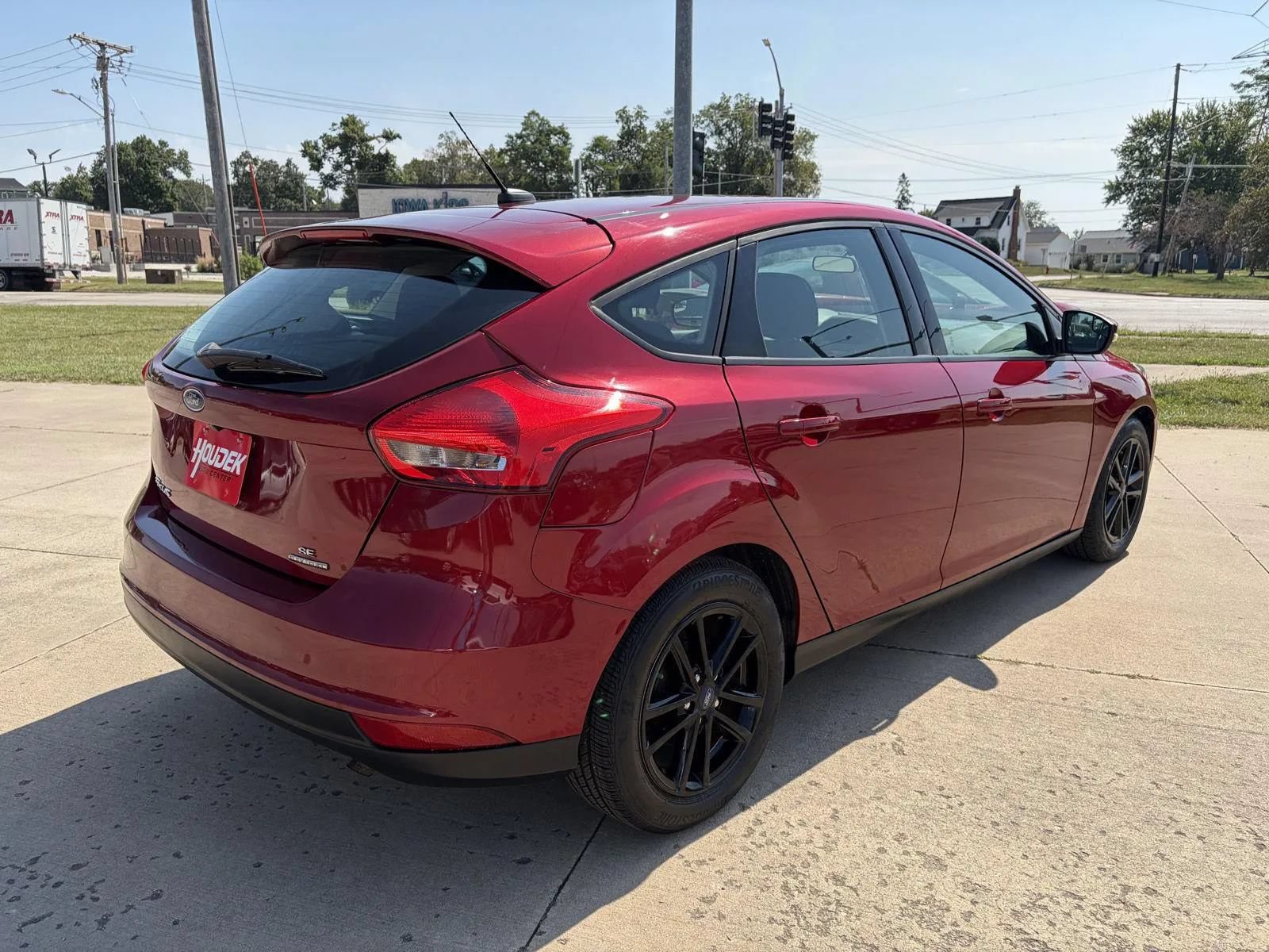 Used 2015 Ford Focus SE w/ SE Cold Weather Package FWD image 8