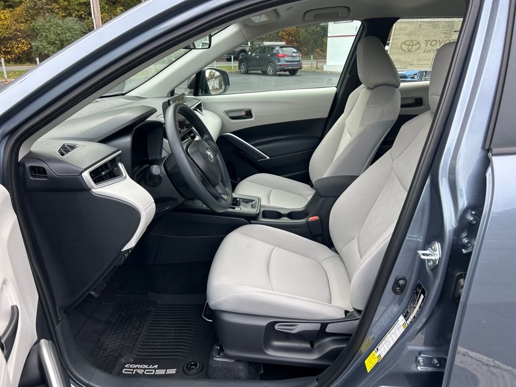 New 2026 Toyota Corolla Cross L image 9
