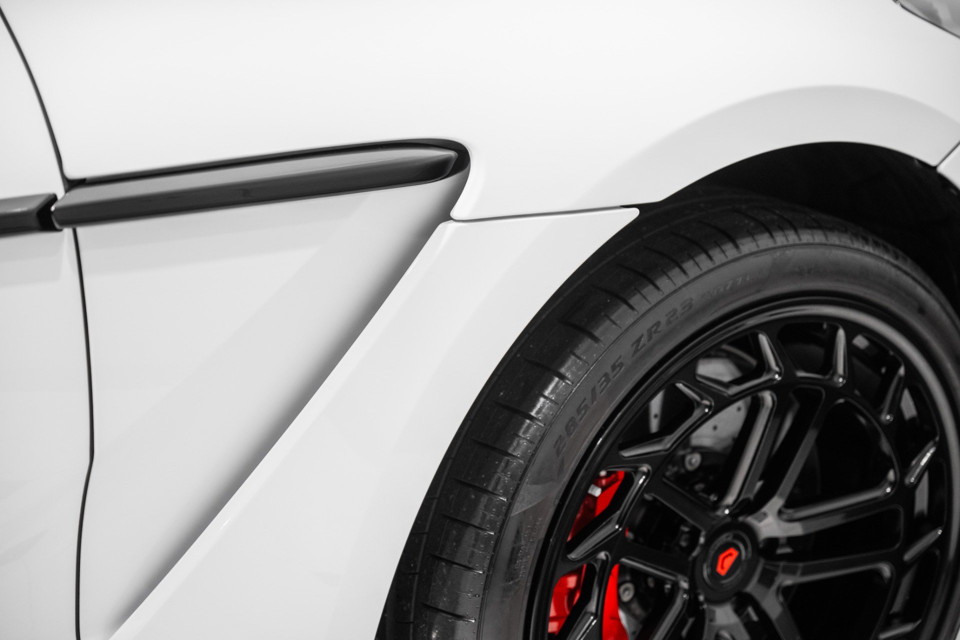 New 2026 Aston Martin DBX 707 image 9