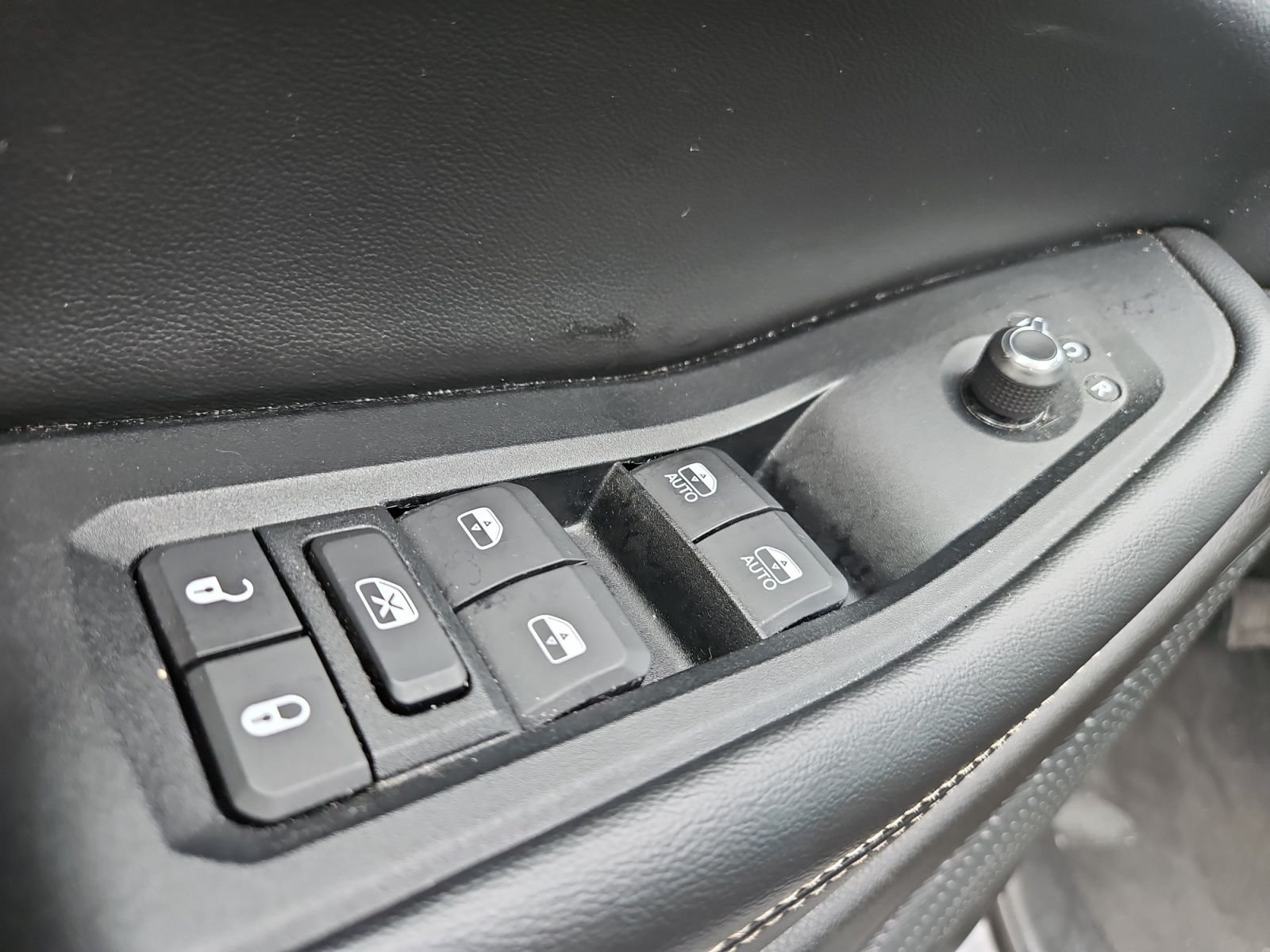 Used 2023 Jeep Grand Cherokee L Laredo RWD image 23