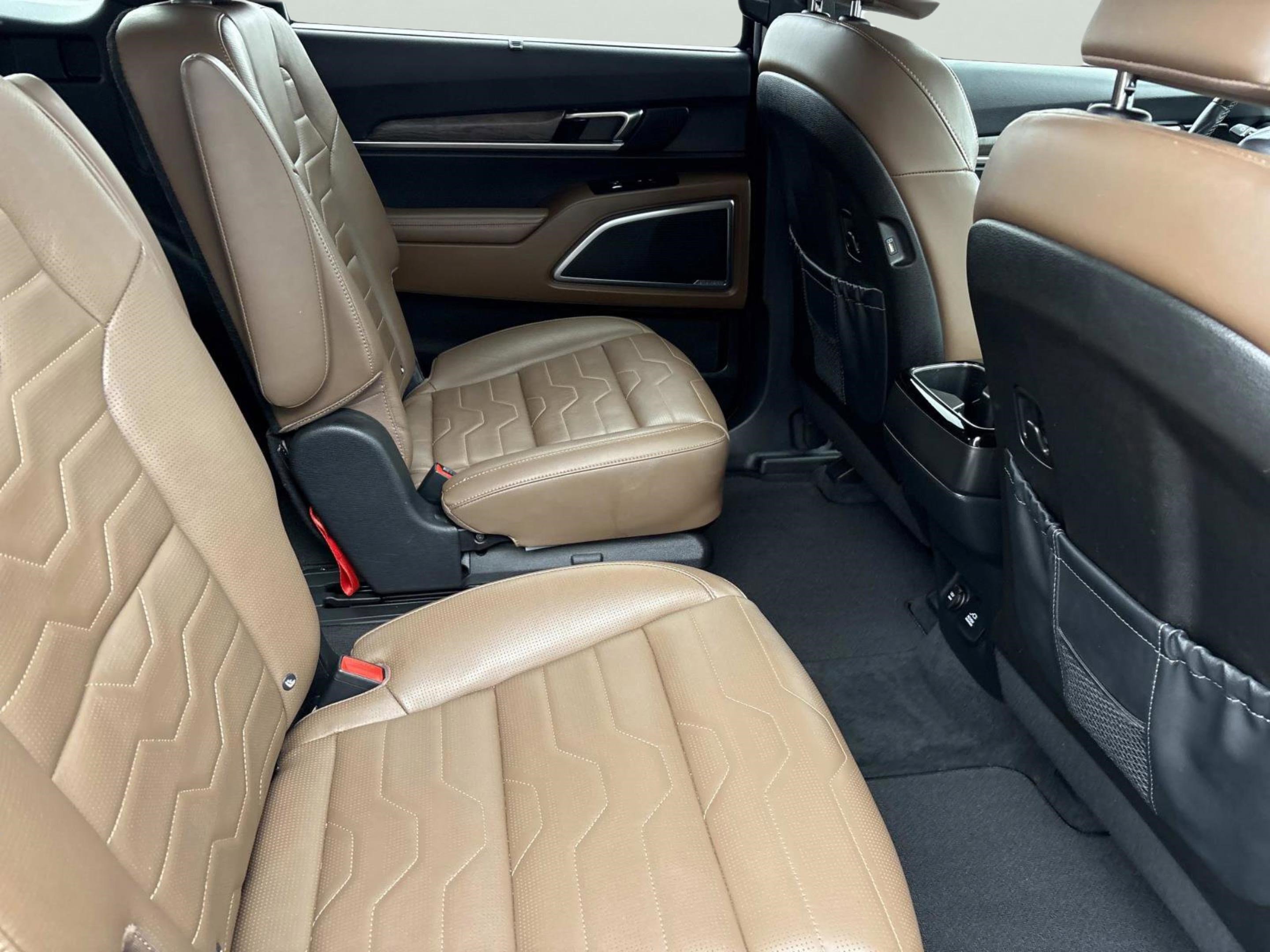 Used 2022 Kia Telluride SX w/ SX Prestige Package image 16