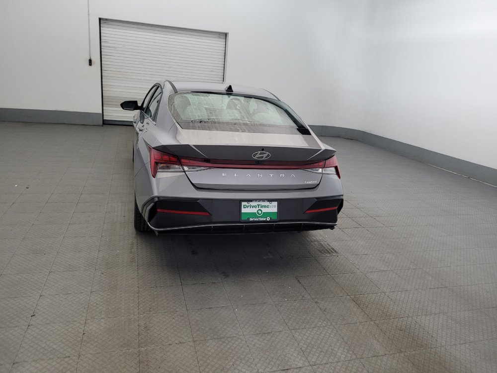 Used 2025 Hyundai Elantra Limited FWD image 6