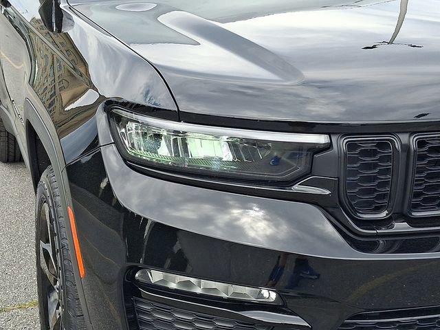 Used 2024 Jeep Grand Cherokee Limited w/ Black Appearance Package AWD/4WD image 9