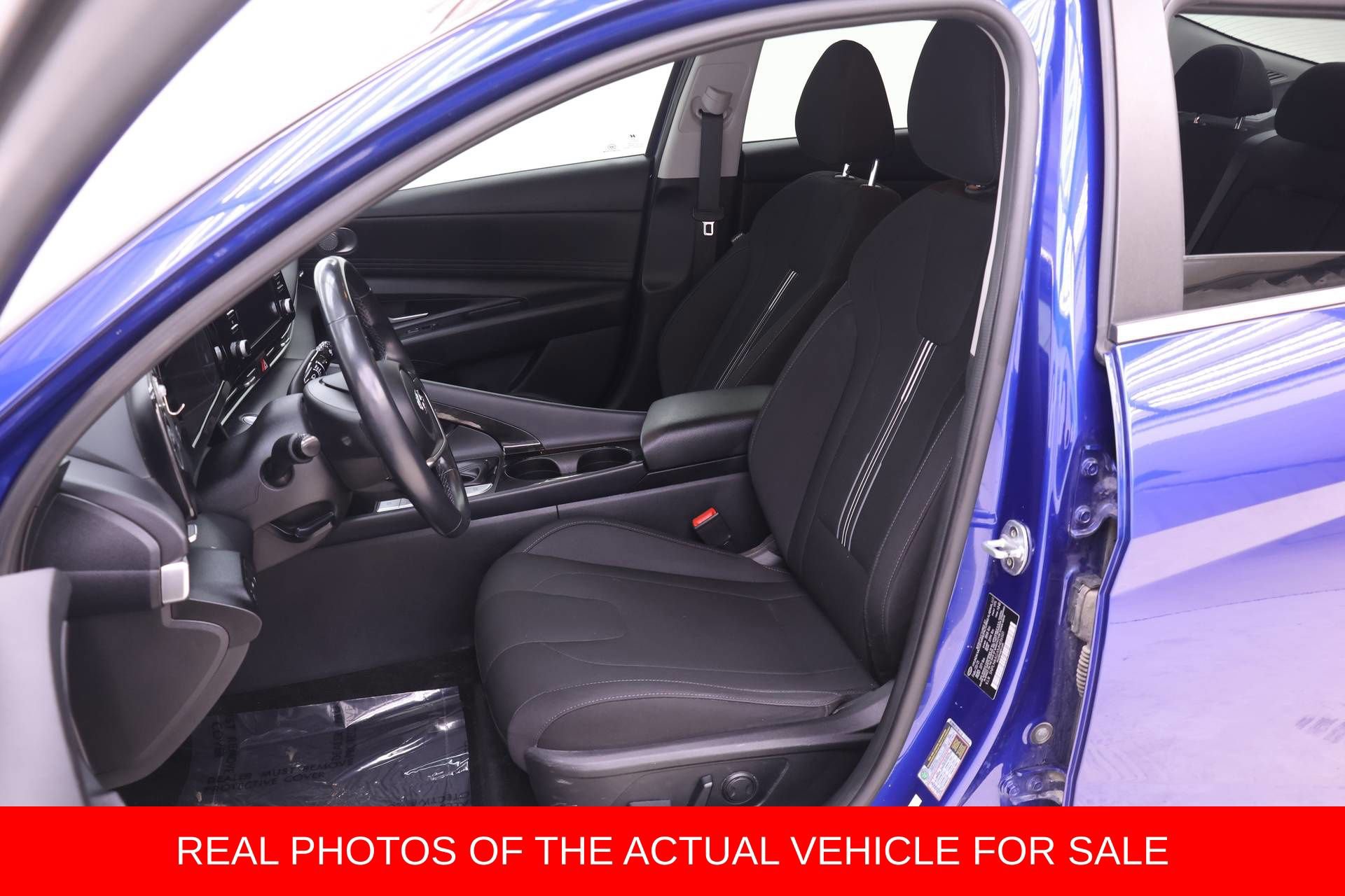 Used 2021 Hyundai Elantra SEL w/ Convenience + Premium Package image 3