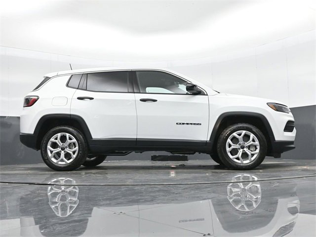 Used 2025 Jeep Compass Sport image 39