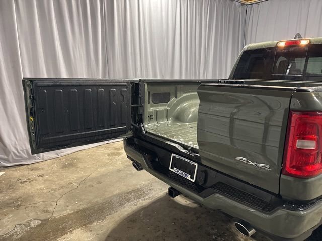 New 2026 RAM 1500 4x4 Crew Cab image 32
