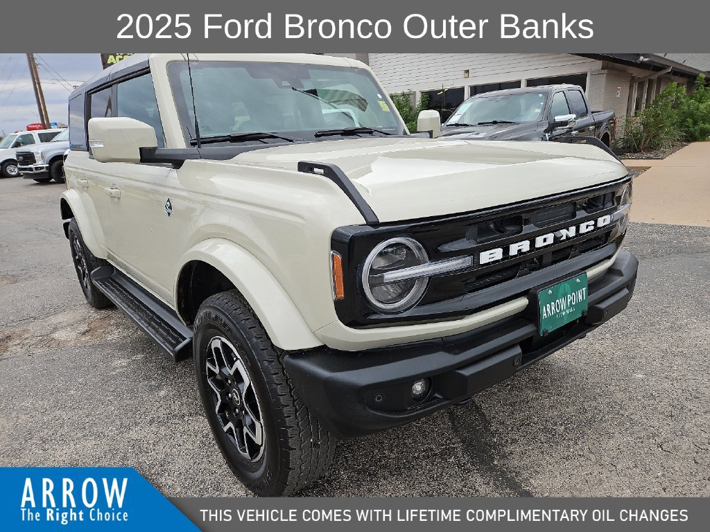Used 2025 Ford Bronco Outer Banks AWD/4WD image 2