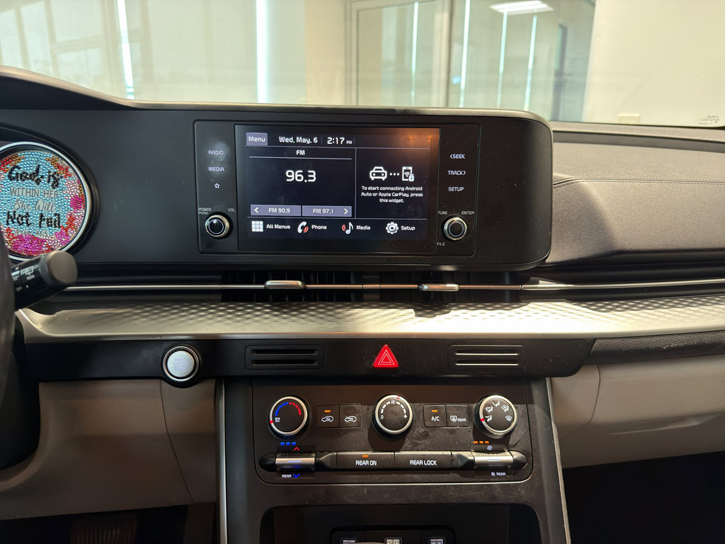 Used 2023 Kia Carnival LX FWD image 16
