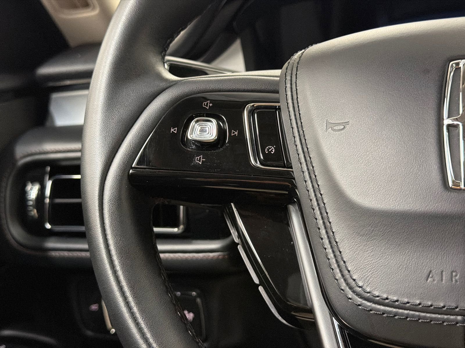 Certified 2023 Lincoln Aviator AWD w/ Premium Package image 25