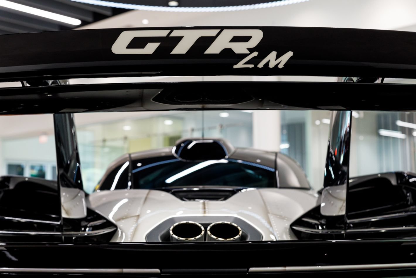 Used 2020 McLaren Senna RWD image 19