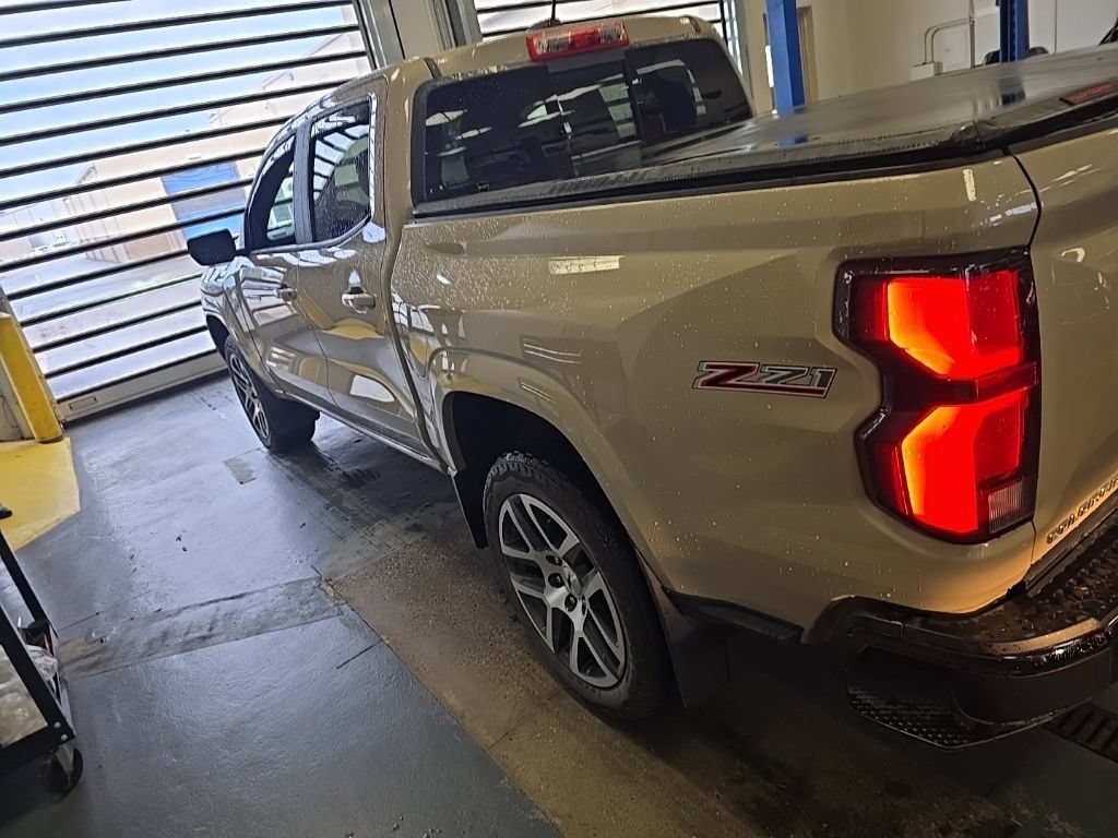 Used 2023 Chevrolet Colorado Z71 w/ Z71 Convenience Package 2 AWD/4WD image 4
