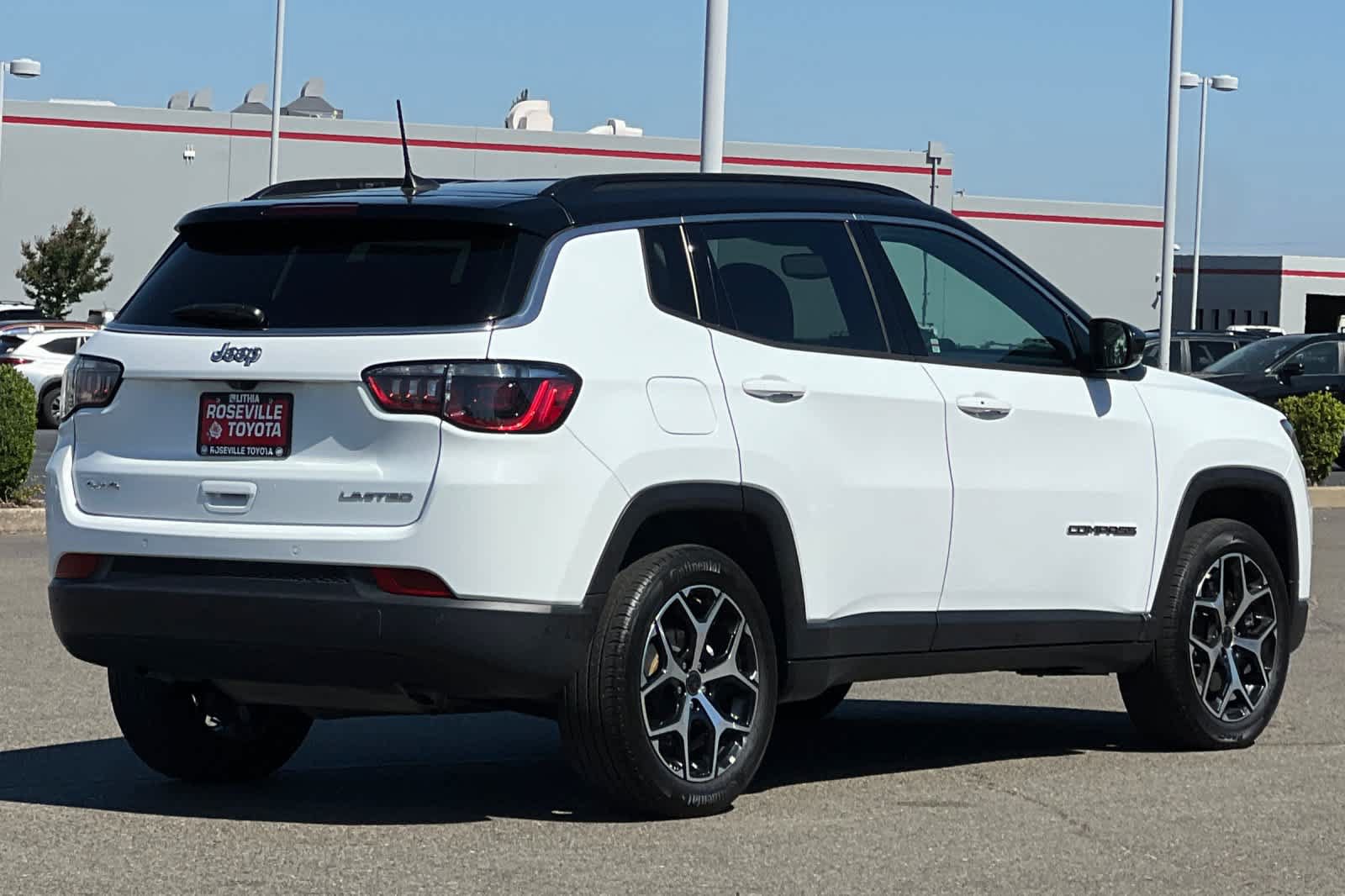 Used 2025 Jeep Compass Limited AWD/4WD image 2