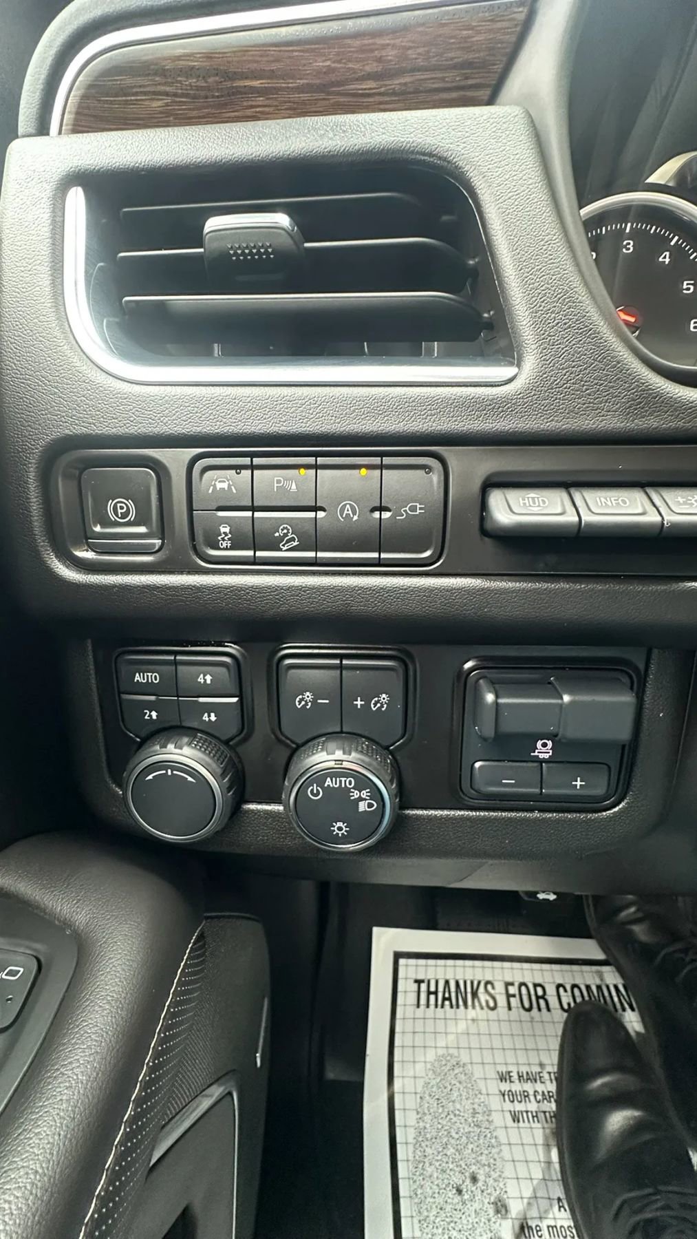 Used 2021 Chevrolet Tahoe Premier w/ Premium Package AWD/4WD image 16