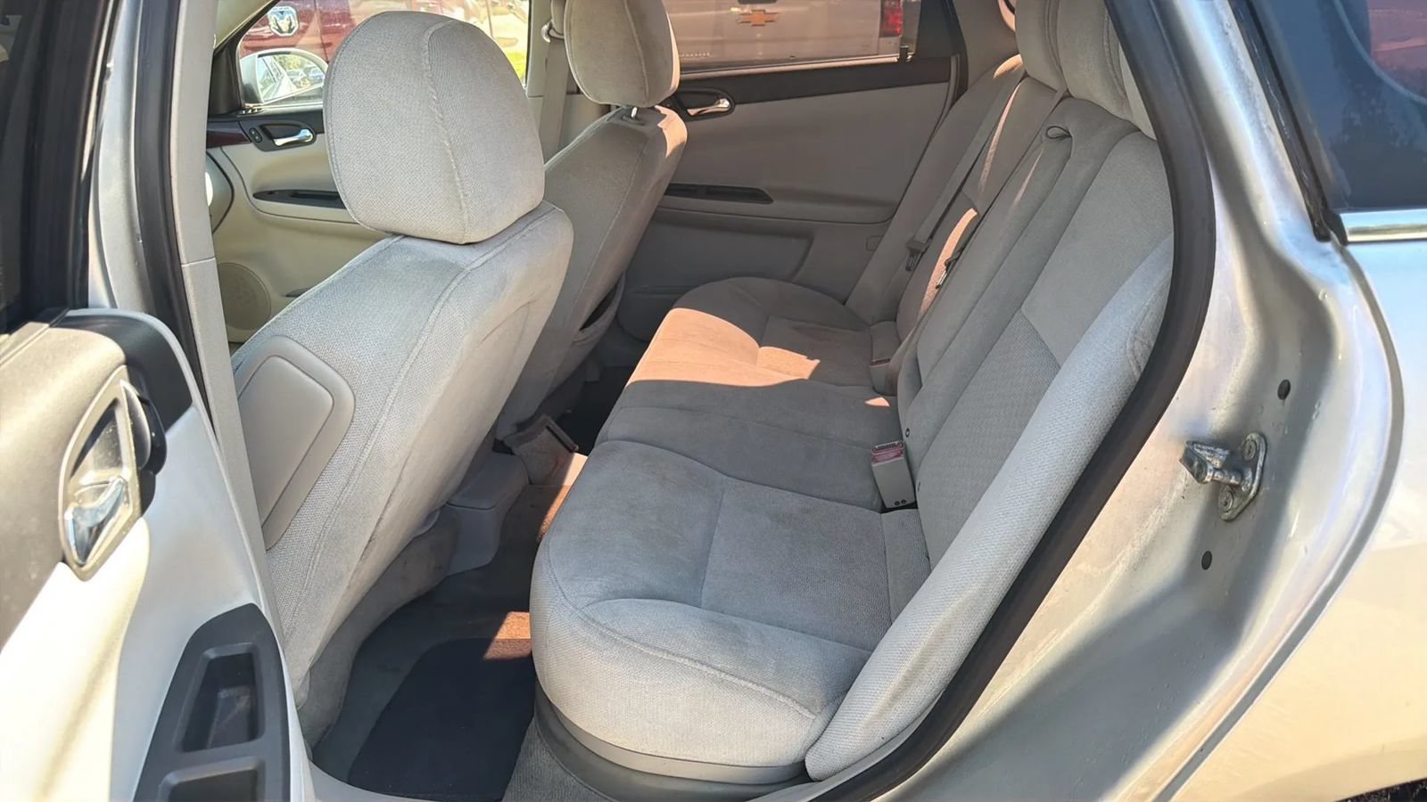 Used 2011 Chevrolet Impala LT FWD image 27
