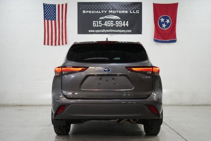 Used 2021 Toyota Highlander XLE AWD/4WD image 6