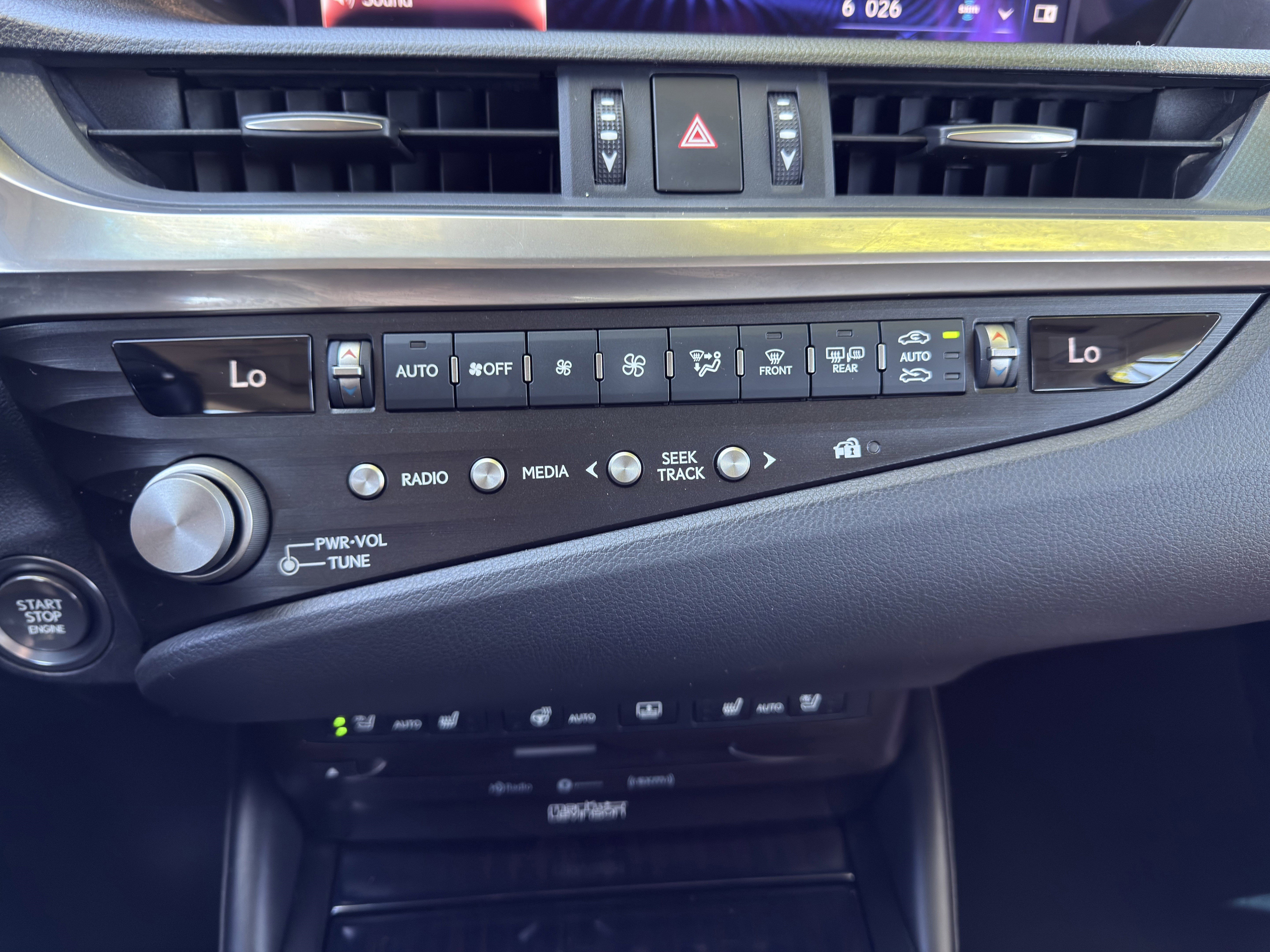 Used 2021 Lexus ES 350 Ultra Luxury w/ Accessory Package 2 FWD image 33