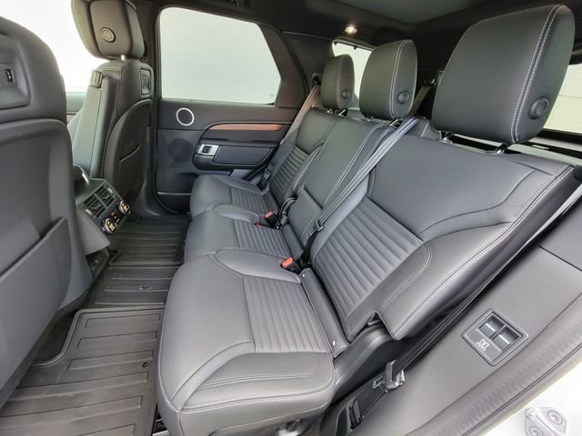 Used 2025 Land Rover Discovery Dynamic SE AWD/4WD image 22