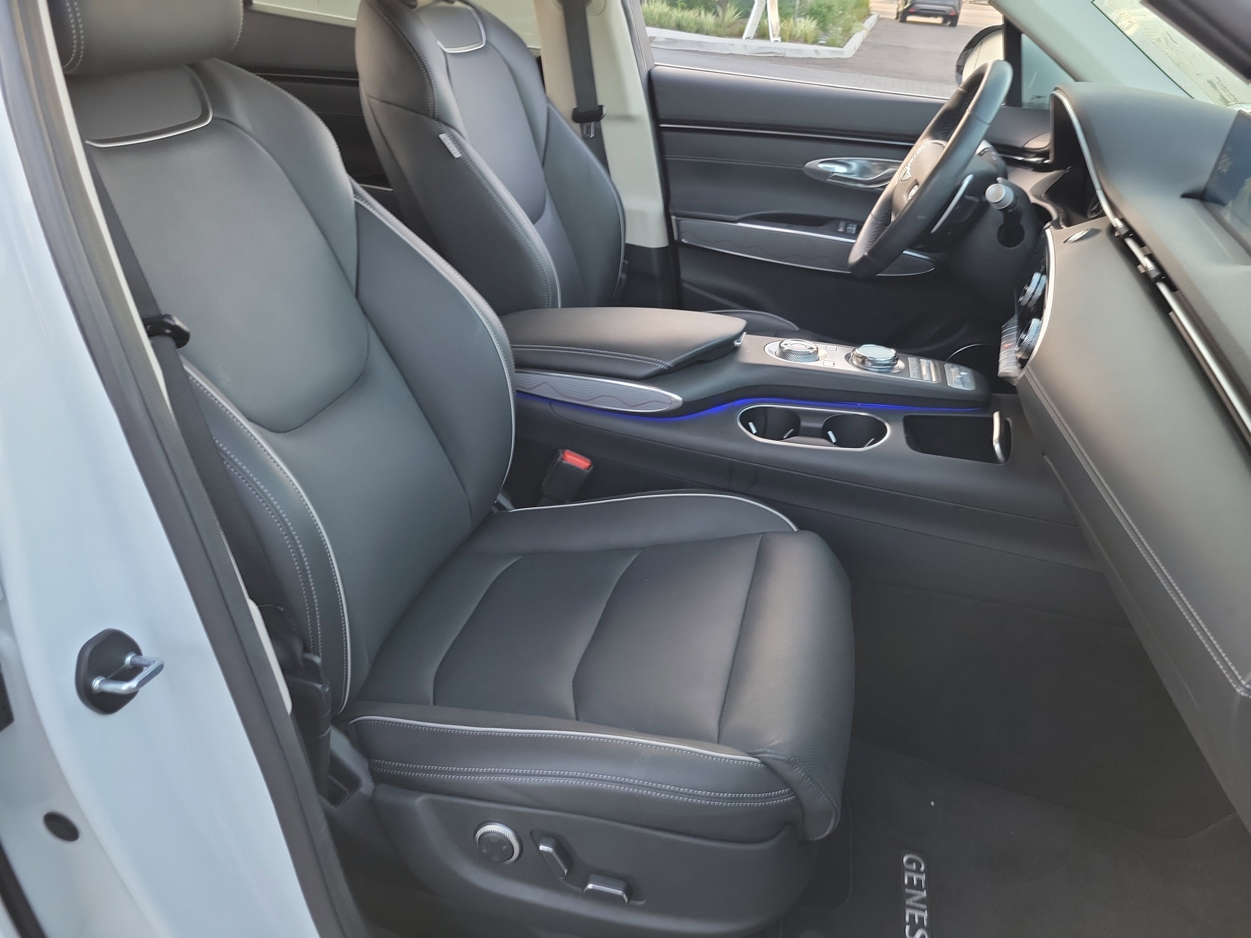 Certified 2024 Genesis GV70 2.5T w/ Advanced Package image 19