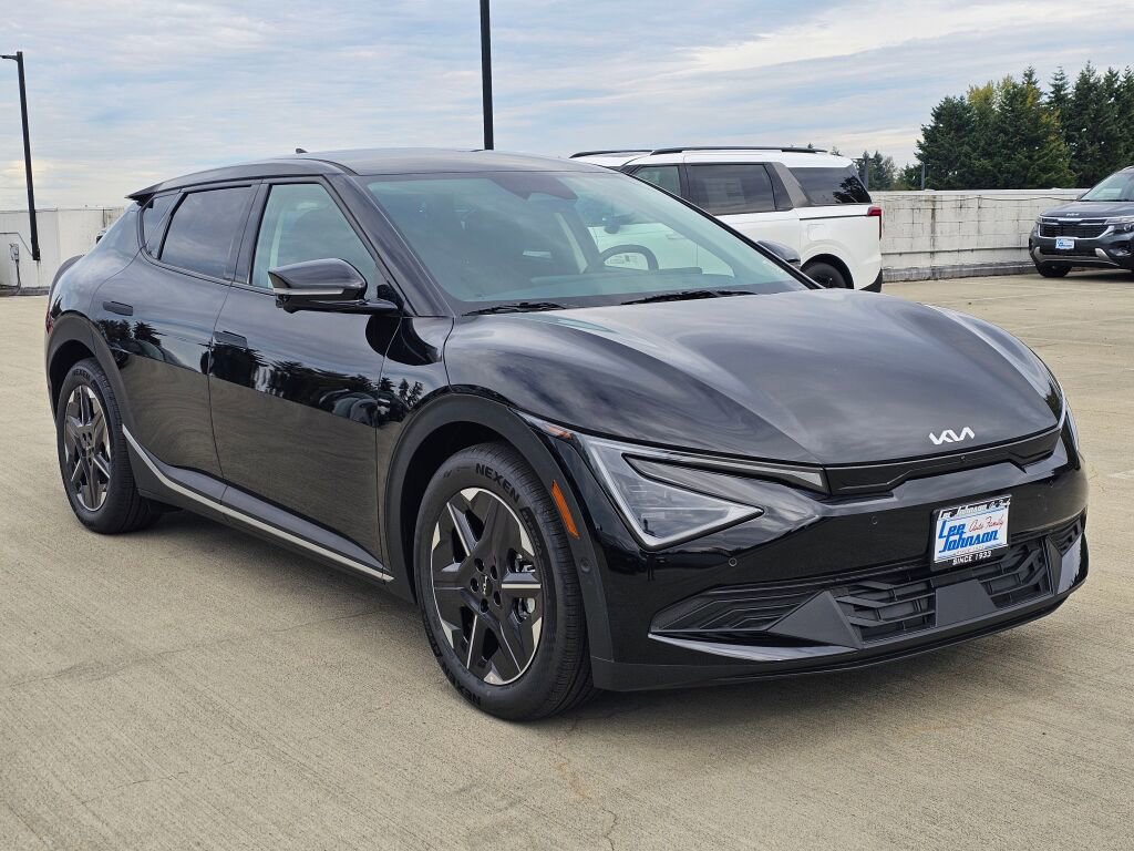 New 2025 Kia EV6 Light w/ Light LR Technology Package image 3