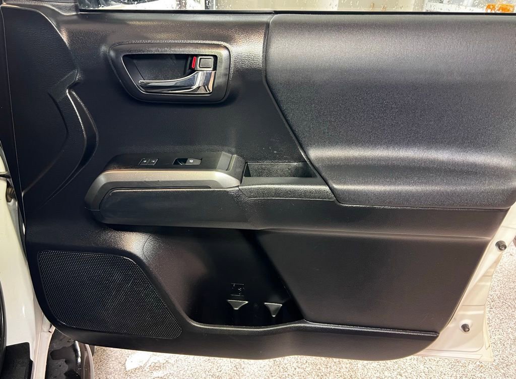 Used 2020 Toyota Tacoma TRD Off-Road w/ Technology Package image 45
