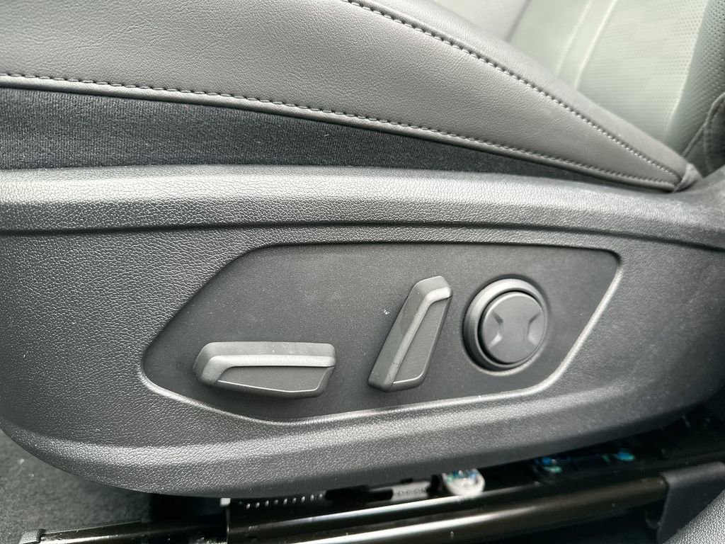 Used 2025 Kia Sorento S w/ Panoramic Sunroof Package image 30