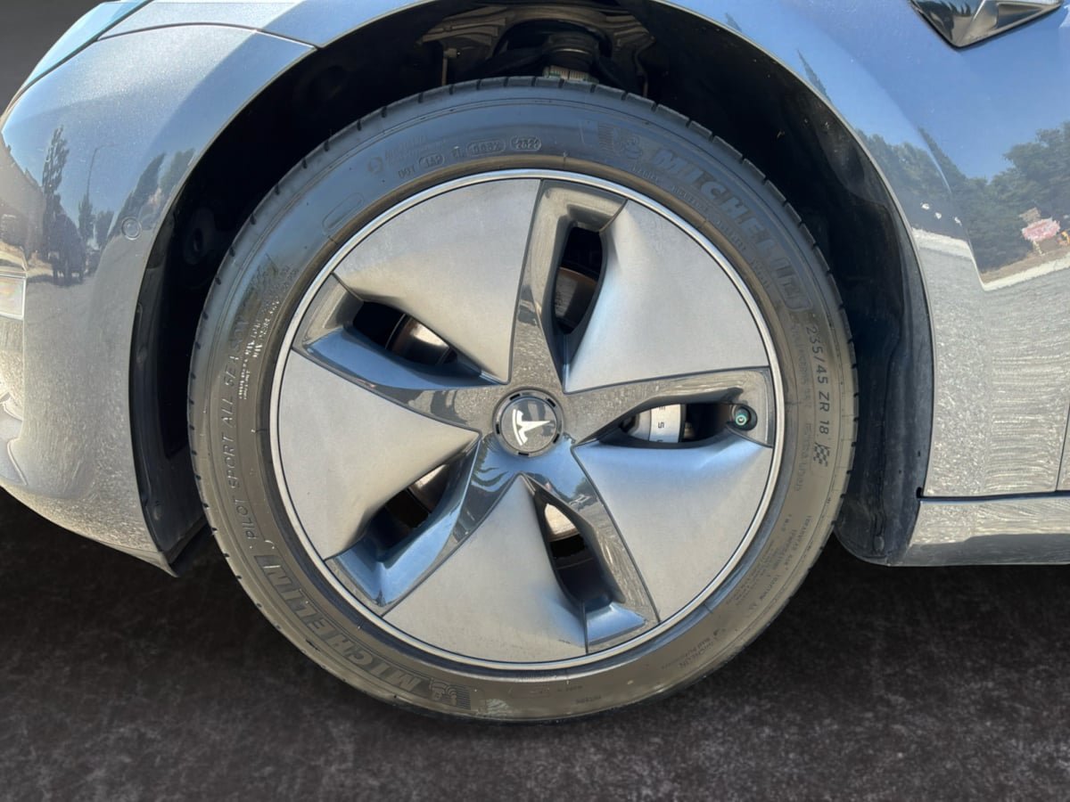 Used 2018 Tesla Model 3 Long Range RWD image 9