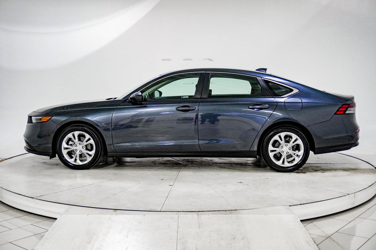 Used 2023 Honda Accord LX image 5