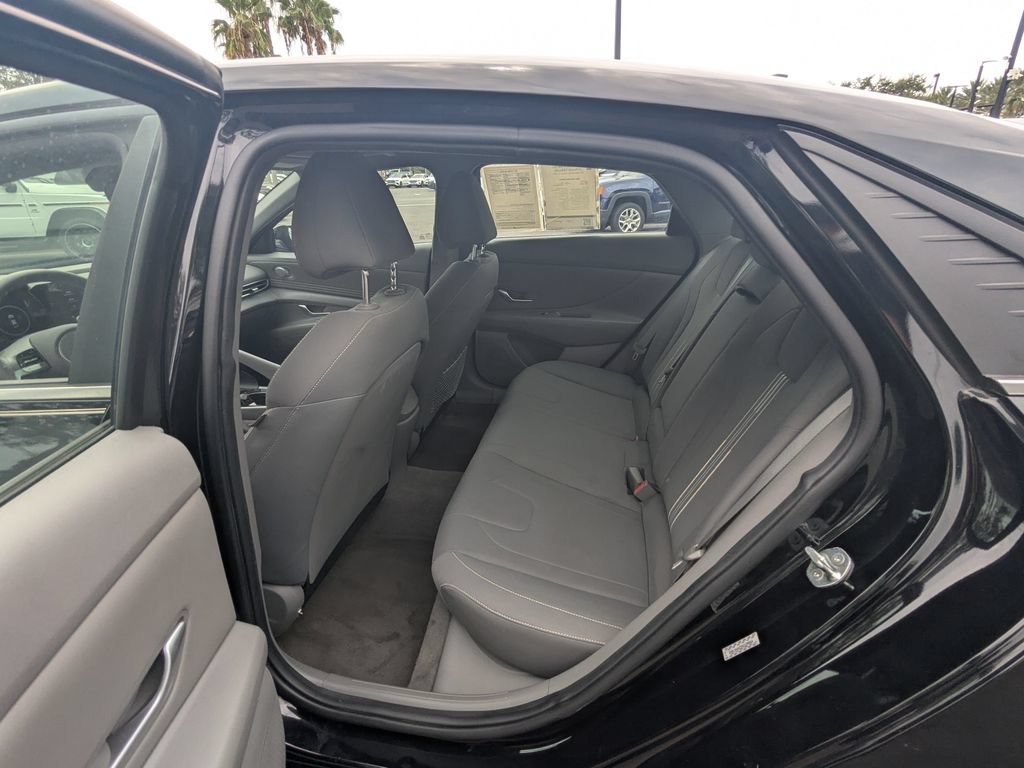 Used 2021 Hyundai Elantra SEL w/ Convenience + Premium Package FWD image 25