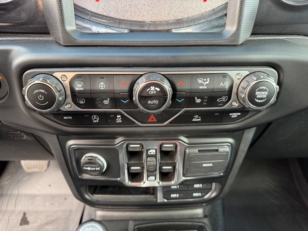 Used 2022 Jeep Wrangler Unlimited Sahara AWD/4WD image 24