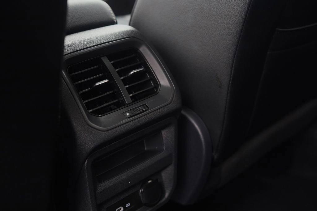 Used 2021 Volkswagen Tiguan SE w/ Panoramic Sunroof Package image 24