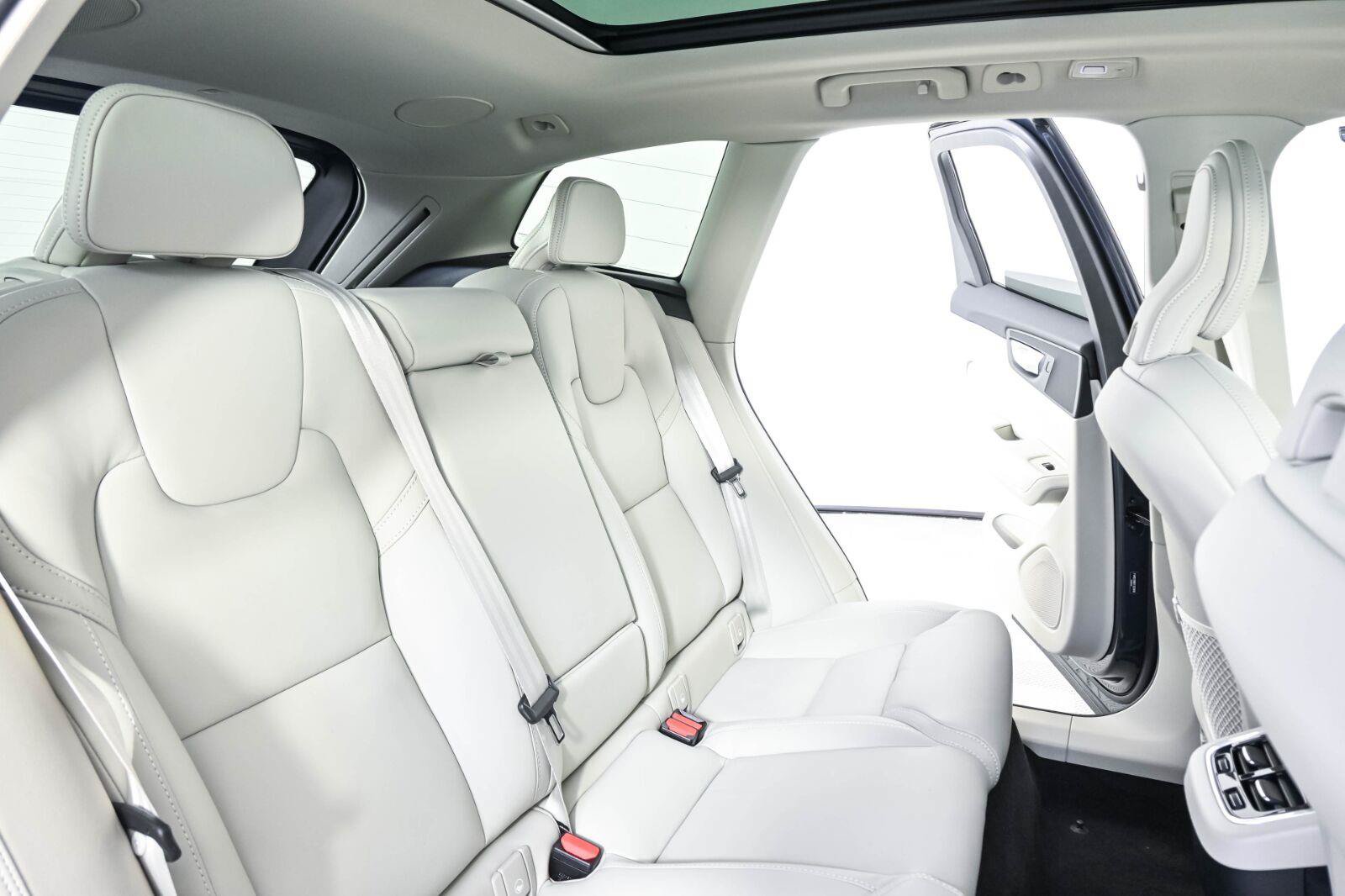 New 2027 Volvo XC60 B5 Ultra AWD/4WD image 21