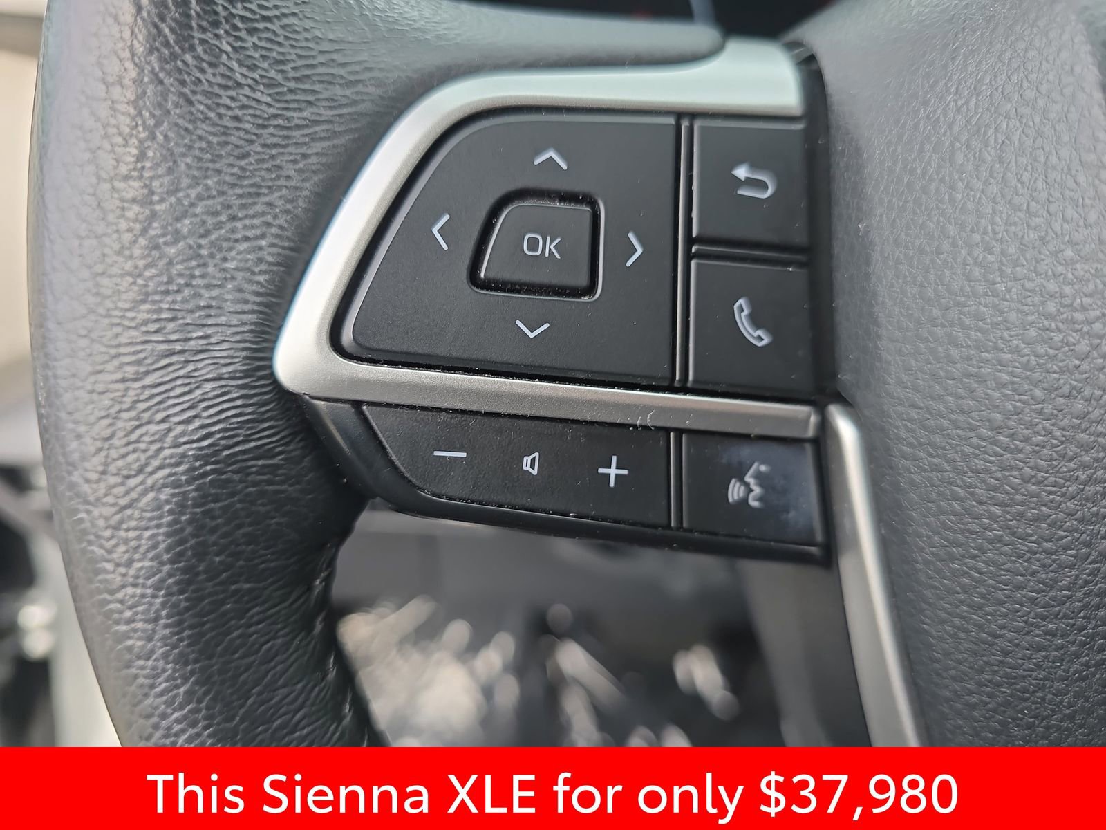 Used 2024 Toyota Sienna XLE image 26