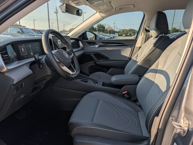 Used 2025 Volkswagen Tiguan SE FWD image 25