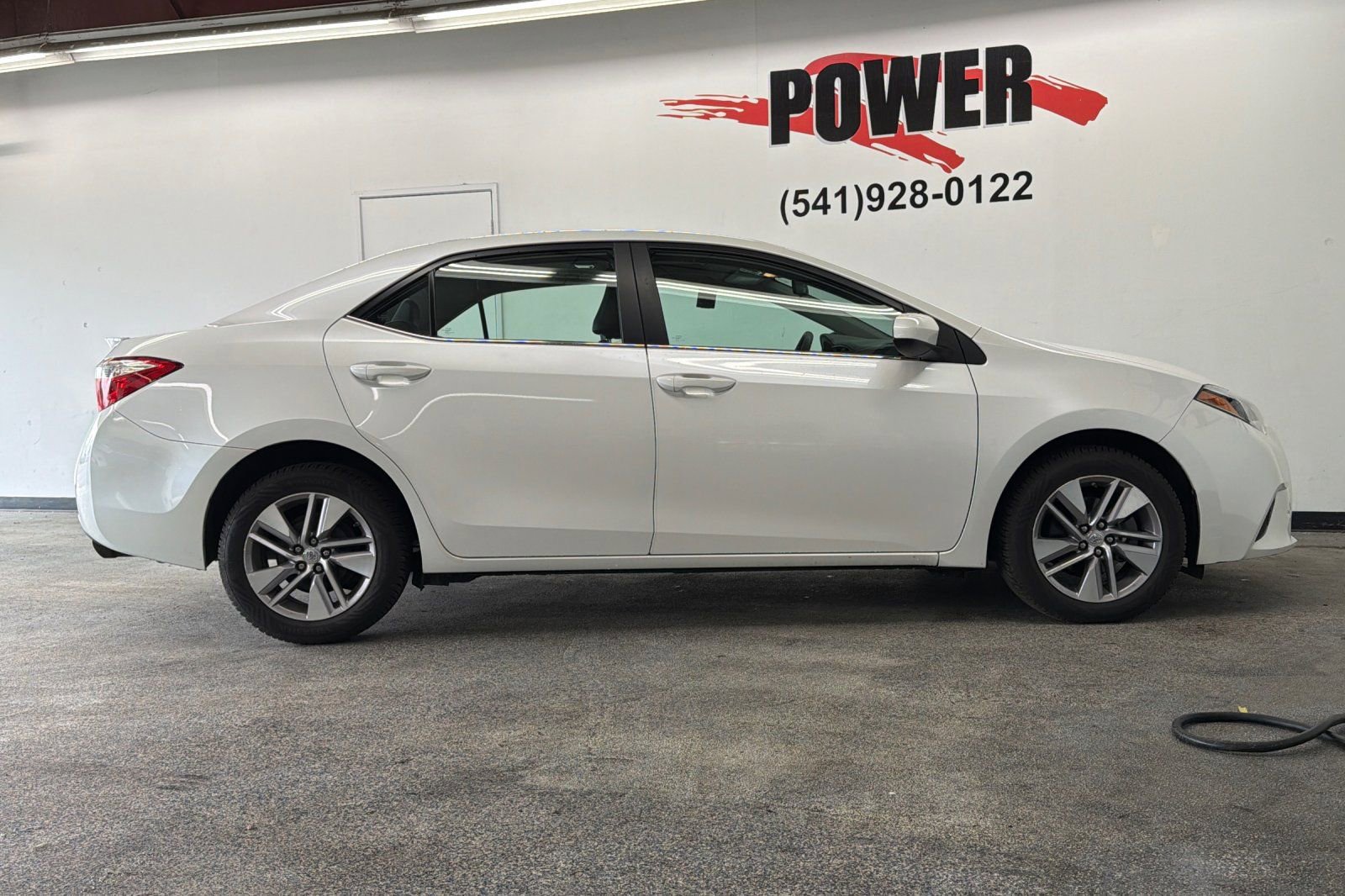 Used 2015 Toyota Corolla LE Premium FWD image 2