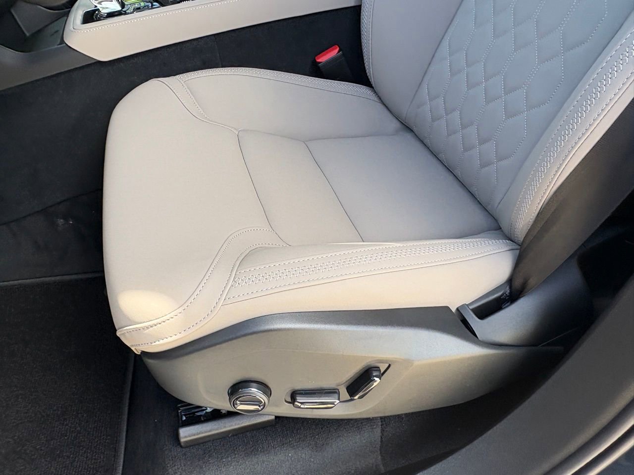 New 2026 Volvo XC90 B6 Plus w/ Protection Package Premier image 19