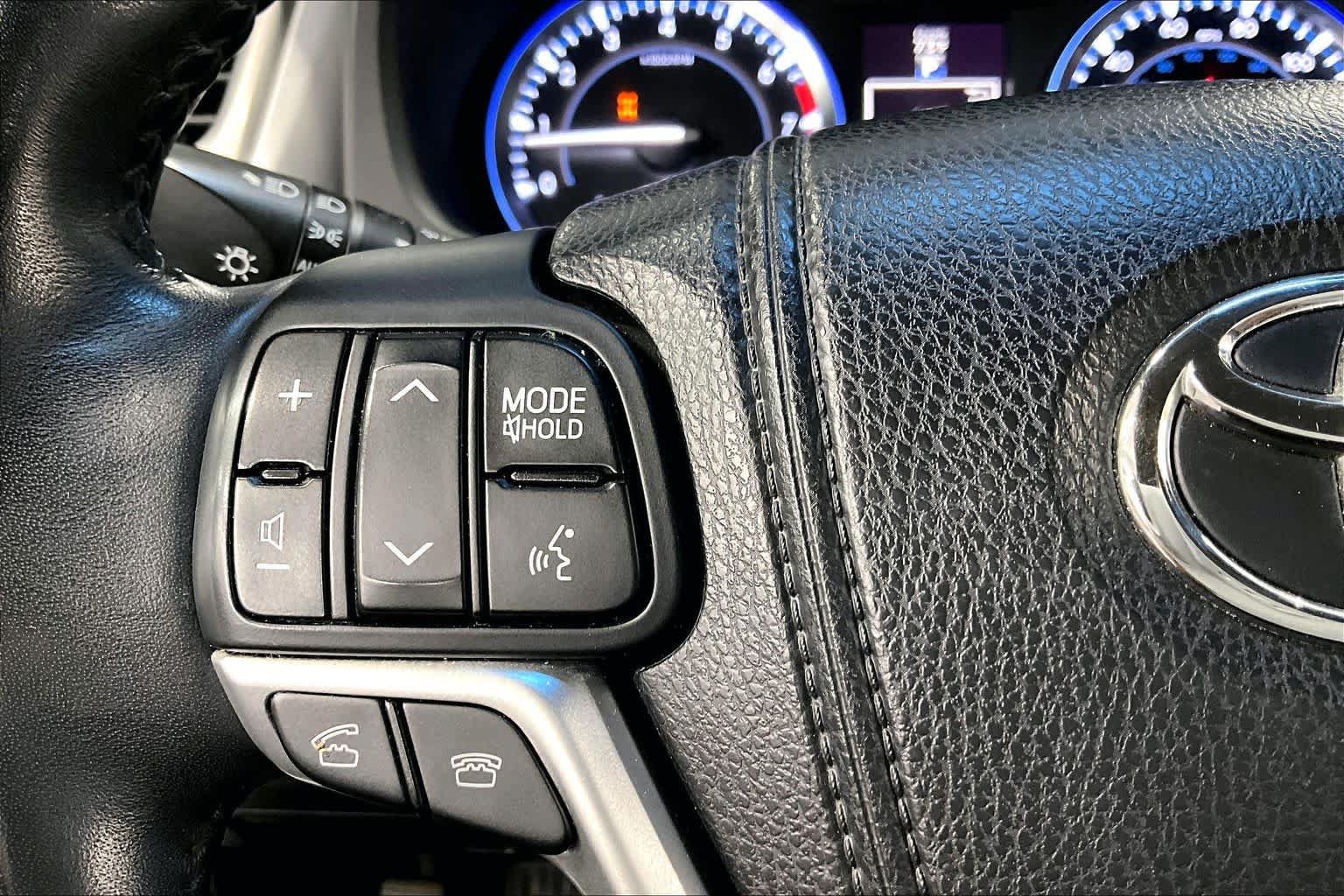 Used 2015 Toyota Highlander XLE AWD/4WD image 23
