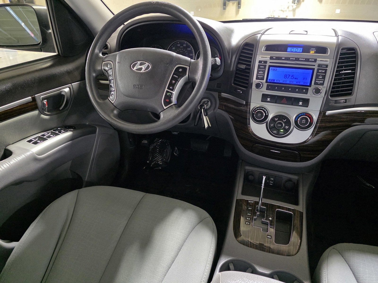 Used 2011 Hyundai Santa Fe GLS image 19
