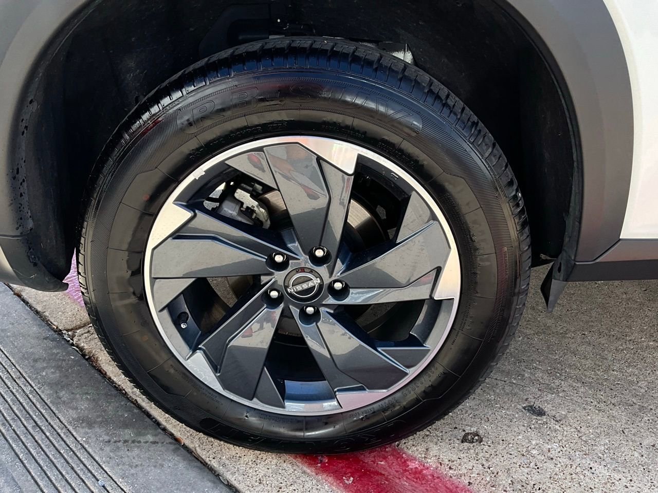 Used 2025 Nissan Rogue SV image 9