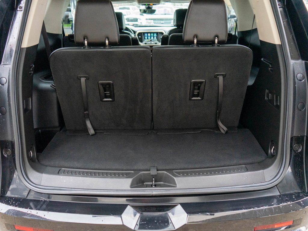 Used 2023 GMC Acadia Denali w/ Black Diamond Edition image 37