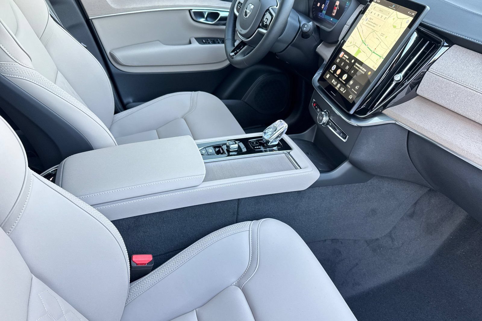 Used 2026 Volvo XC90 T8 Plus w/ Protection Package Premier AWD/4WD image 18