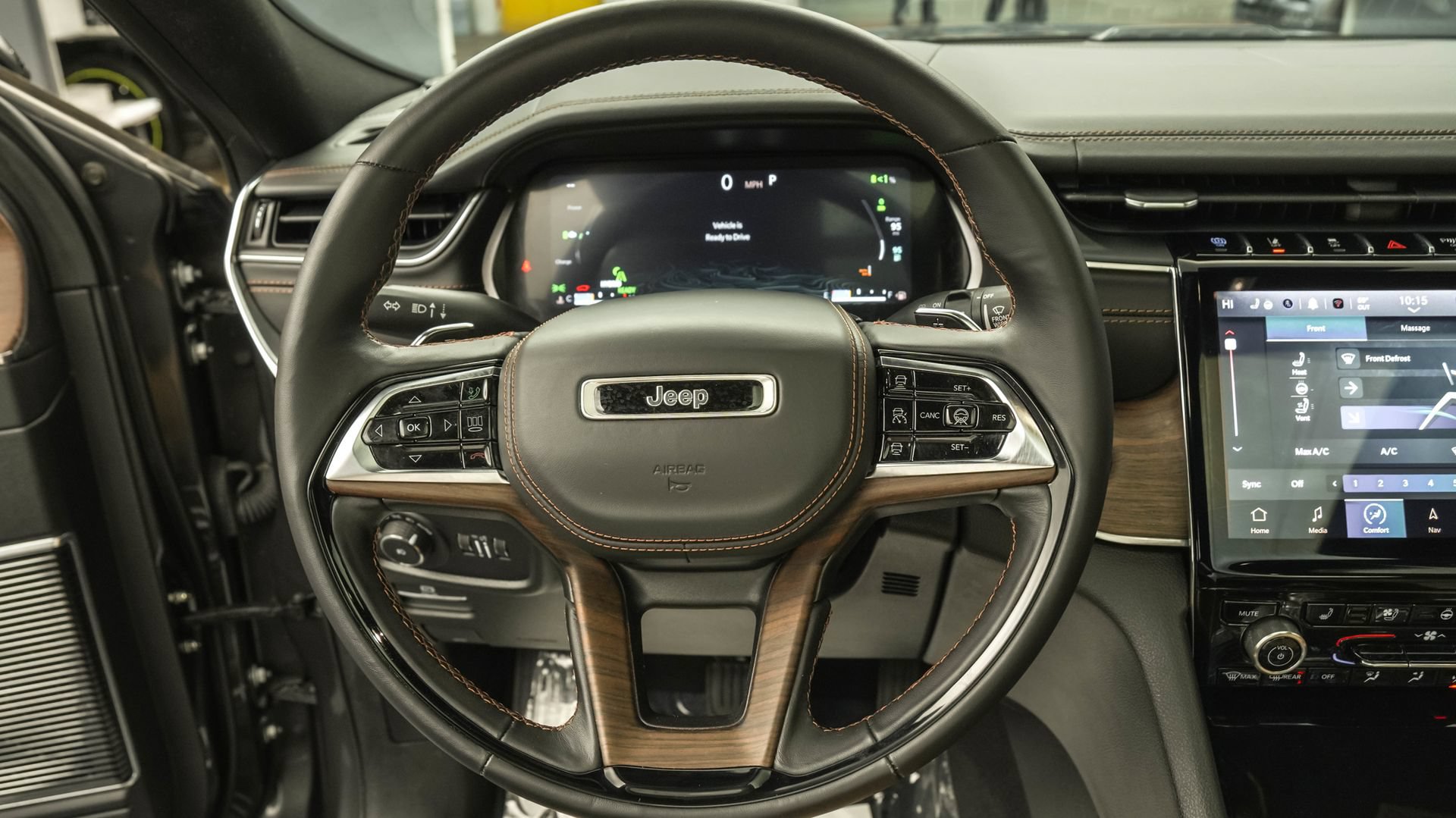Used 2022 Jeep Grand Cherokee Summit w/ Advanced Protech Group IV AWD/4WD image 24