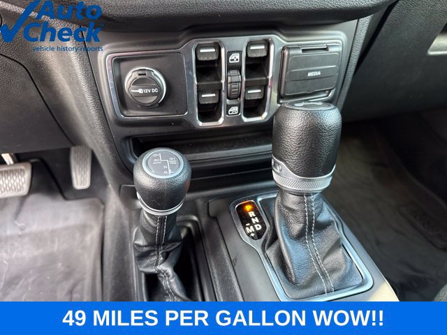 Used 2024 Jeep Wrangler Unlimited w/ Convenience Group AWD/4WD image 12