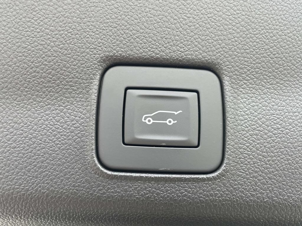 Used 2025 Chevrolet TrailBlazer ACTIV w/ Convenience Package FWD image 12