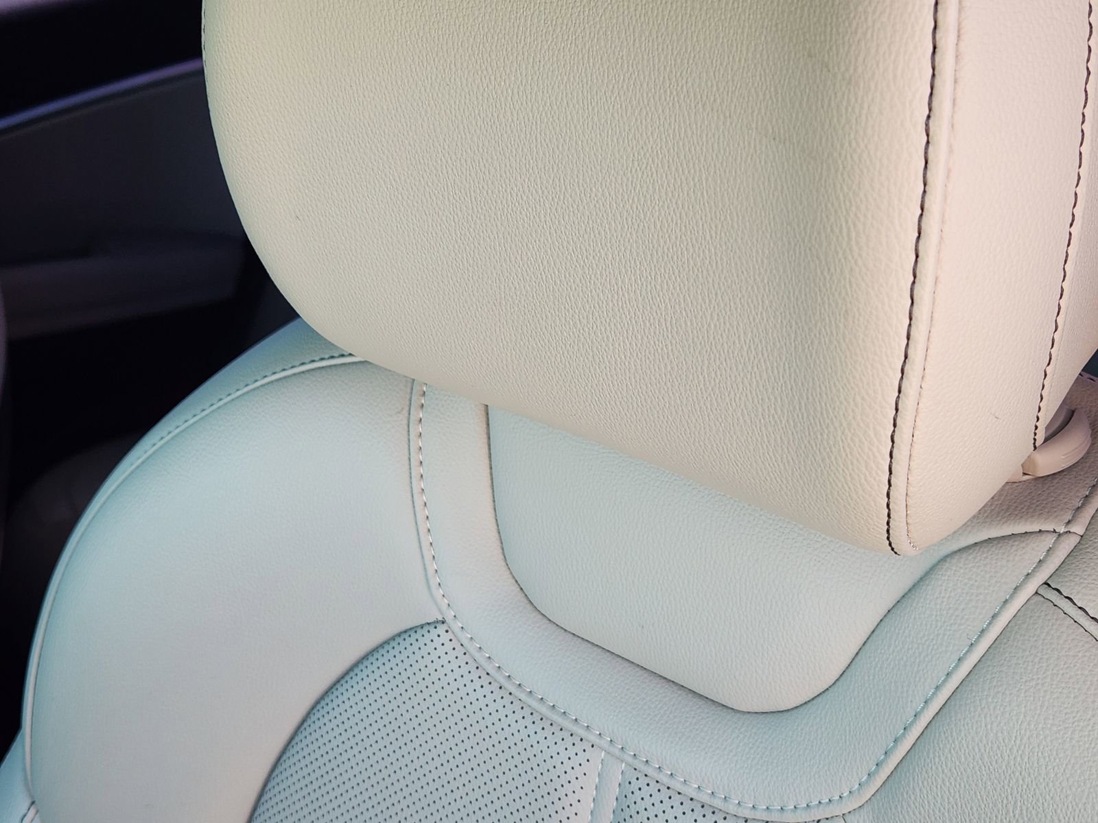 Used 2022 Genesis G70 2.0T image 18