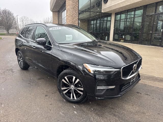 Used 2023 Volvo XC60 B5 Core image 2