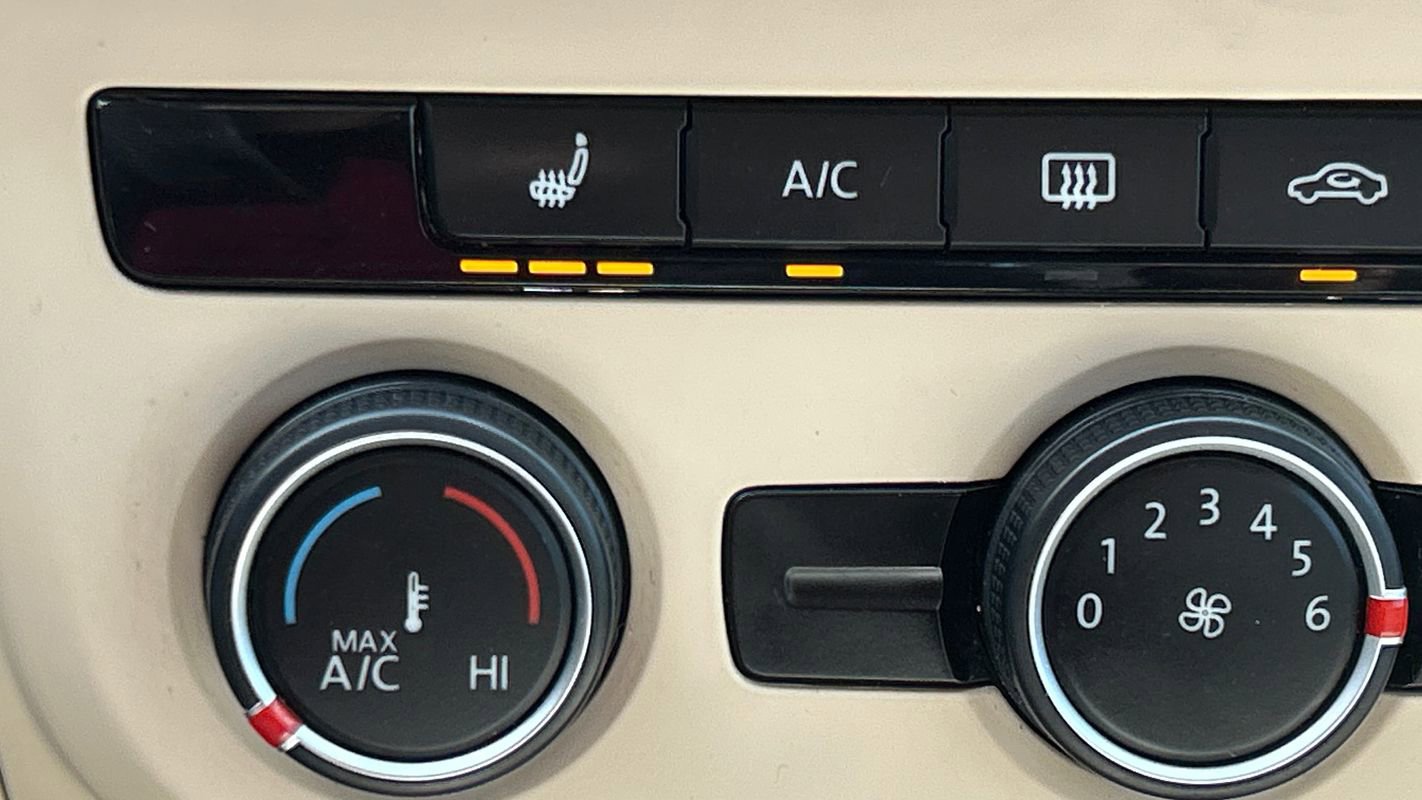 Used 2017 Volkswagen Tiguan S image 33