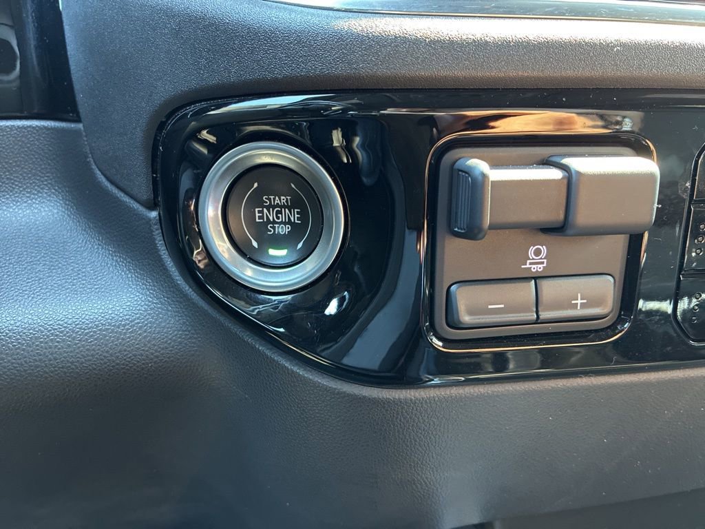 Used 2023 GMC Sierra 1500 SLT w/ SLT Convenience Package image 27