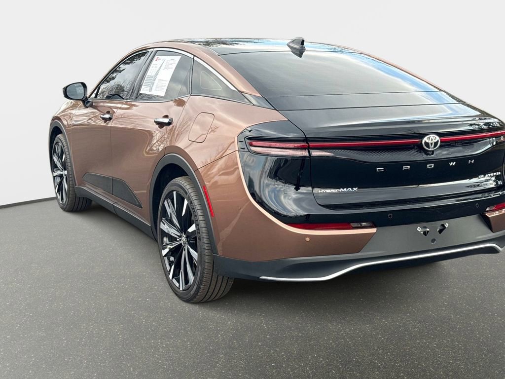 Used 2023 Toyota Crown Platinum image 5