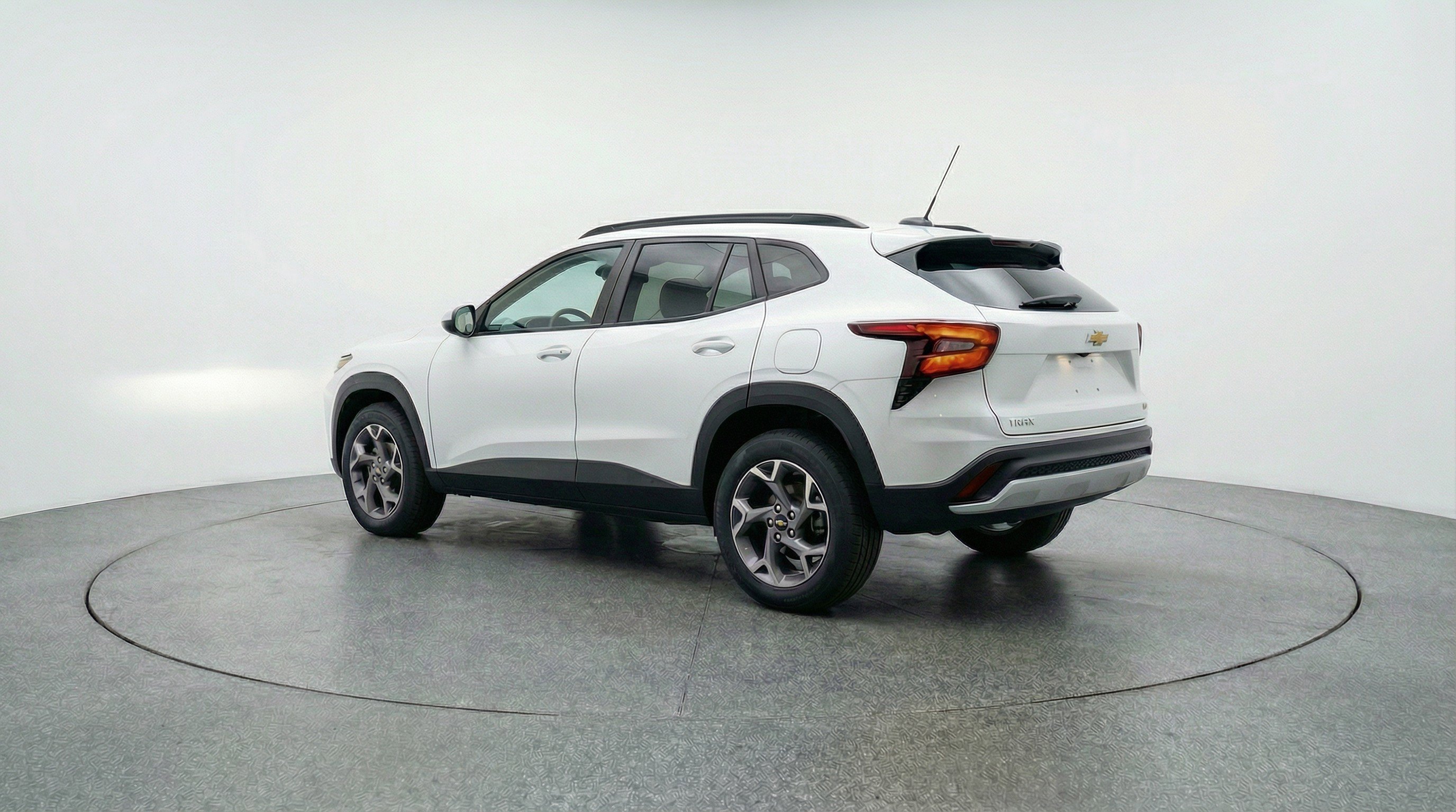 Used 2025 Chevrolet Trax LT image 9